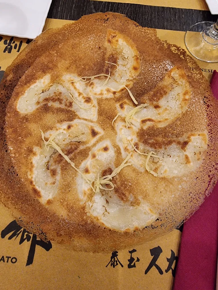 Gyoza alla piastra con ala croccante